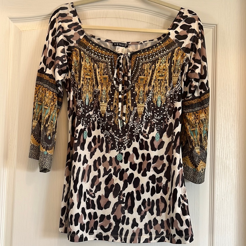 Venus off-shoulder Top